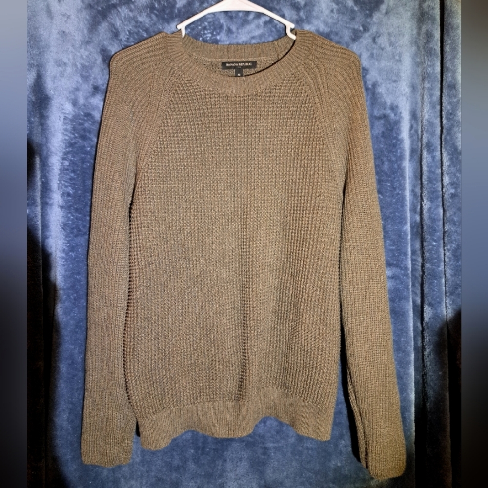Mens Banana Republic Sweater. Color Brown. Size Medium